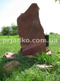 Фото памятника из красного камня. Заказать памятник из красного камня - можно с сайта: https://prjadko.com.ua/