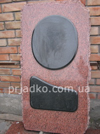 Памятник из красного камня. Размеры памятника из камня: 120 х 60 х 10 см. Цена каменного памятника - 8 тыс. грн.