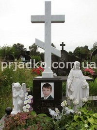 Памятник ребёнку с мраморным крестом, установка на Лесном кладбище. Разработка проекта памятника в Киеве.