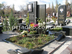 Мужской памятник на одного. Цена мужского памятника на одного  - доступна.