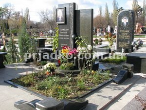 Мужской памятник на одного. Цена мужского памятника на одного  - доступна.