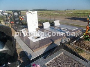 Памятник на 3 человека. Цена памятника на 3 человека - доступна.