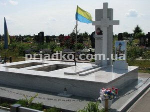 Памятник на три человека. Стоимость памятника на 3 человека - доступна.