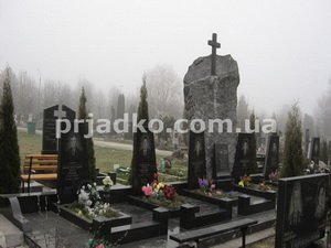 Фото монументельного памятника на 3 человека. Стоимость памятника на три человека - по проекту.