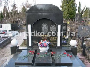 Памятник на три человека с портретами. Купить памятник для троих человек - можно с сайта: https://prjadko.com.ua/