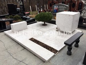 Памятник из белого гранита. Размер памятника из белого гранита - 90 х 90 х 90 см. Цена памятника из белого гранита - доступна.