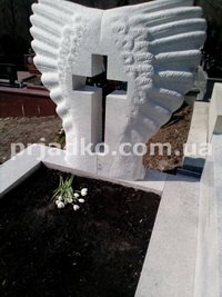 Памятник из белого гранита. Высота памятника из белого гранита - 2м. Цена памятника- согласно проекта.