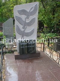 Фото памятника из гранита. Высота памятника из гранита - по проекту.