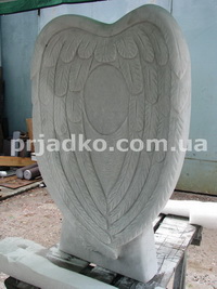 Детскиий памятник из мрамора. Изготовление мраморных памятников в Киеве.