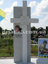 Фото памятника мужчине с портретом в стекле. Стоимость памятника мужчине с портретом в стекле - согласно проекта.