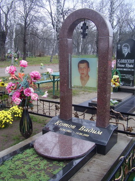 Фотографии на памятнике