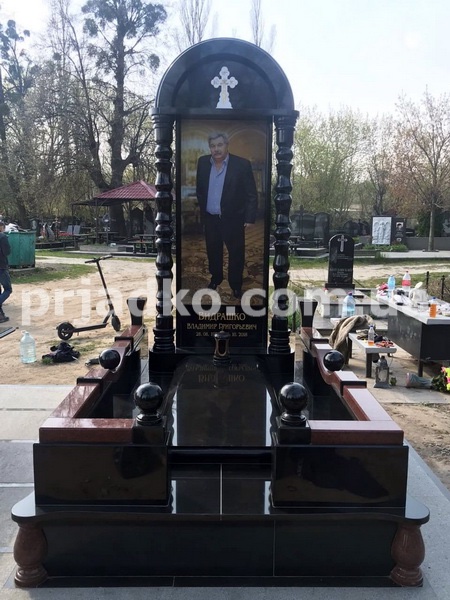 Элитные памятники мужчинам