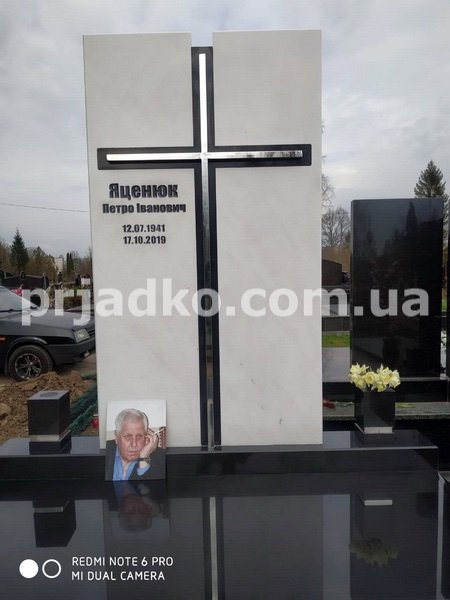 Елітні пам'ятники чоловікам на могилу